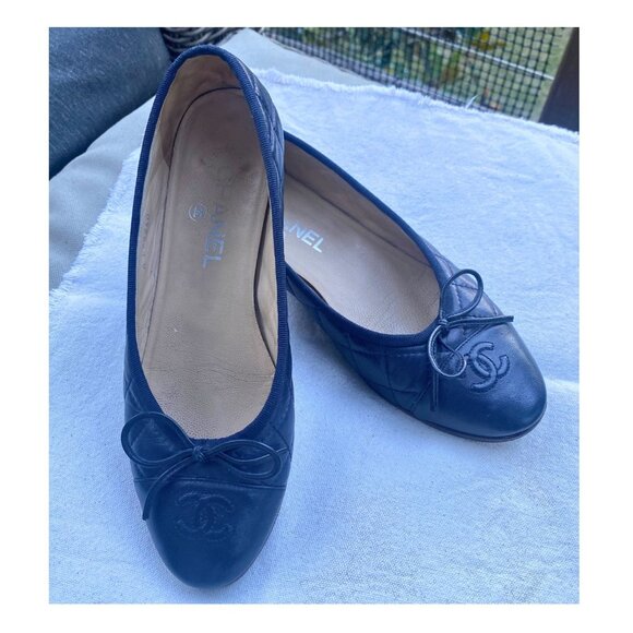 CHANEL Navy Quilted Calfskin Ballerina flats (RARE color!) - Picture 1 of 7